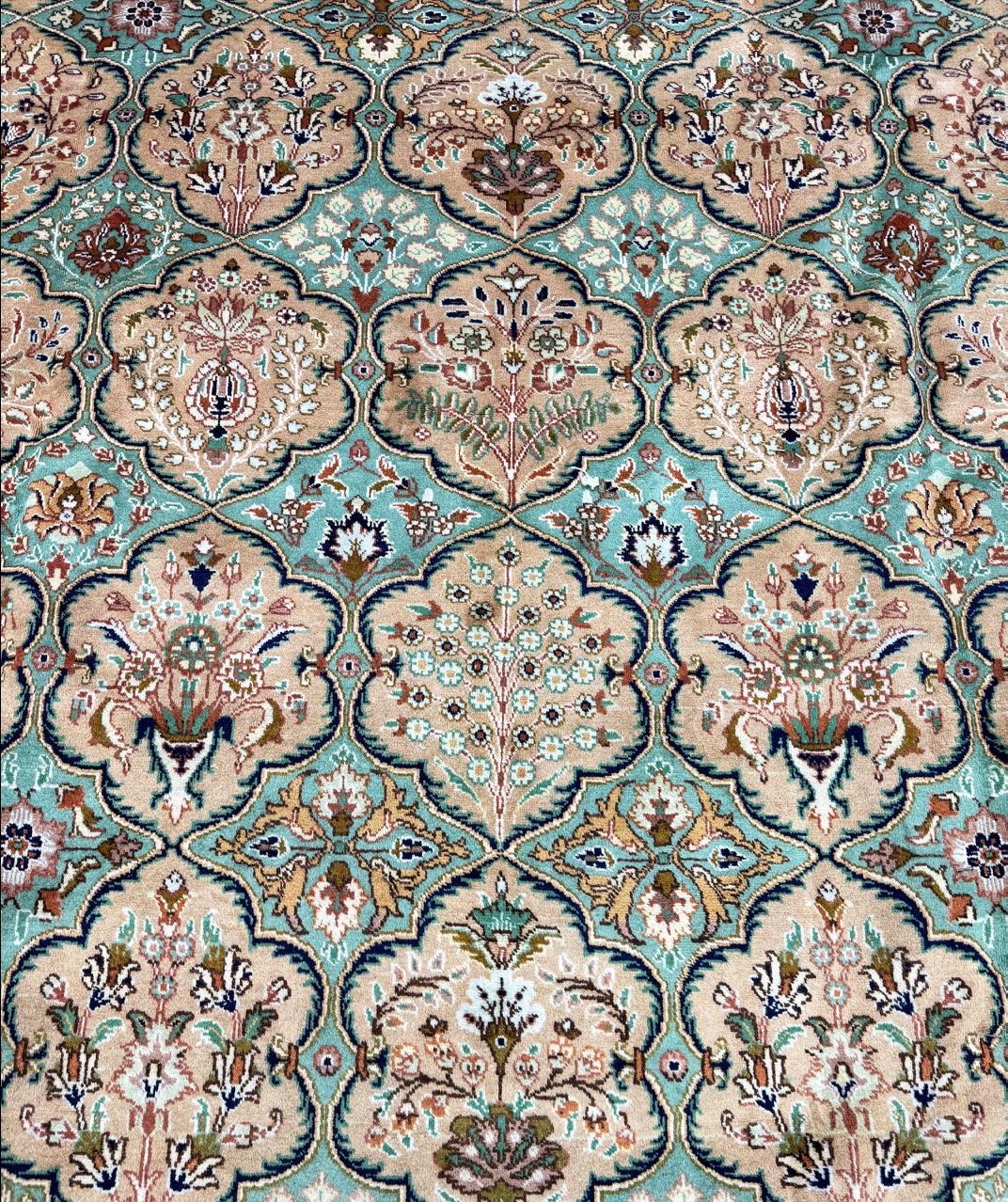 A FINE UNUSUAL PERSIAN TABRIZ CARPET, 400cm x 293cm. - Image 7 of 11