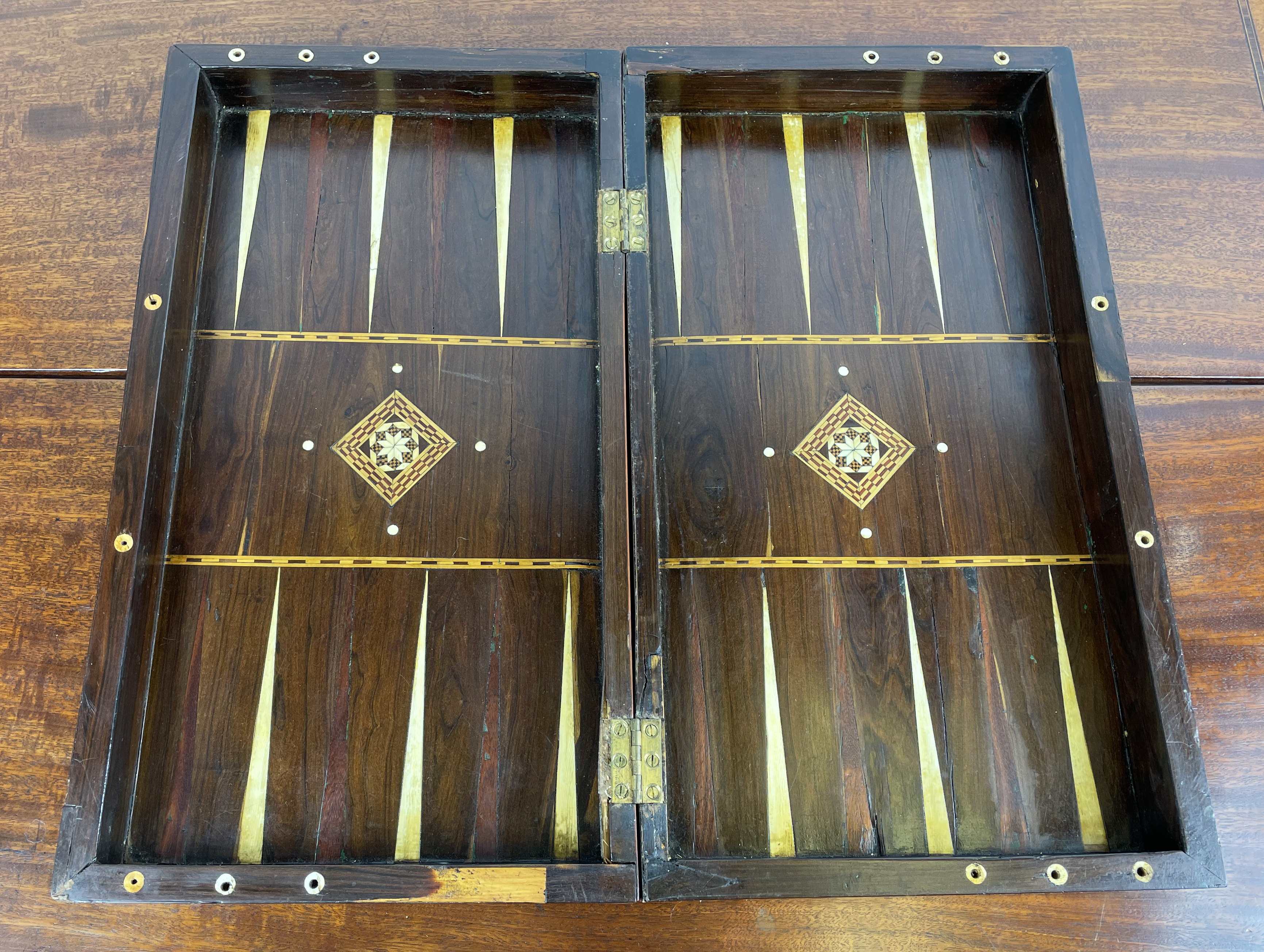 FOLDING CHESSBOARD AND BACKGAMMON BOX, rosewood and satinwood with marquetry inlay having - Image 21 of 32