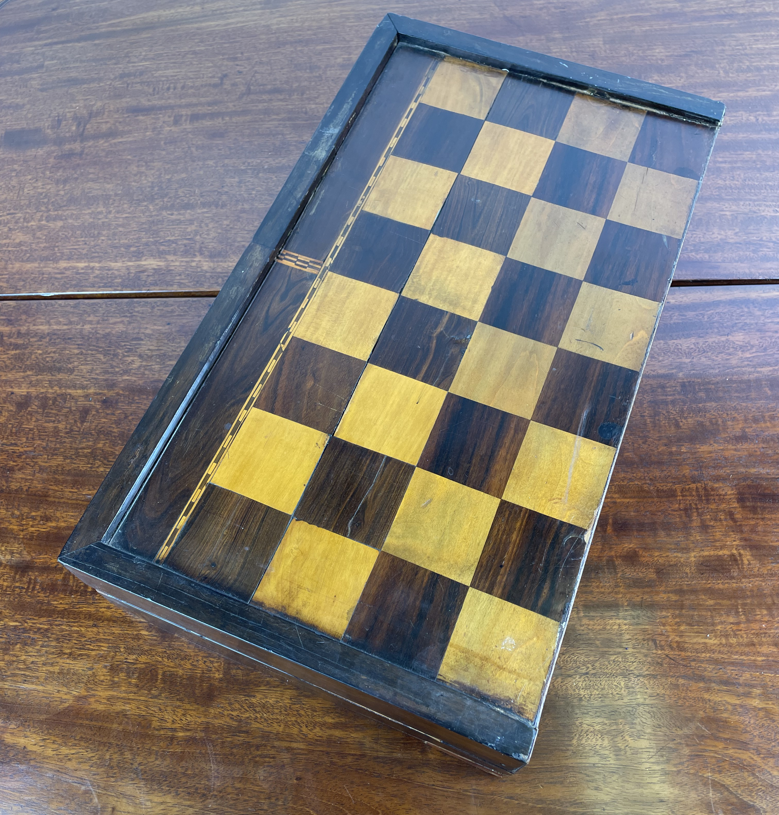 FOLDING CHESSBOARD AND BACKGAMMON BOX, rosewood and satinwood with marquetry inlay having - Image 12 of 32