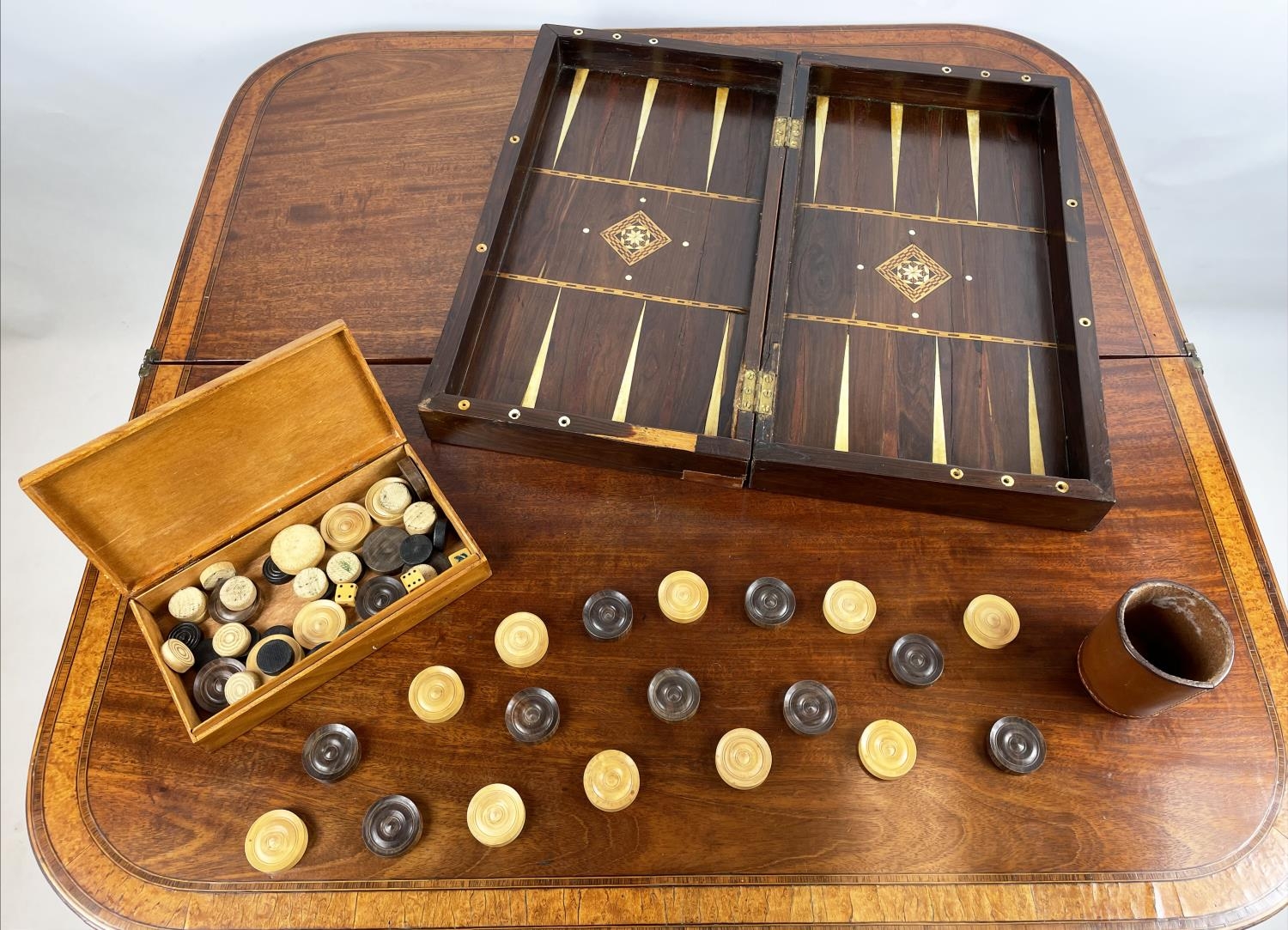 FOLDING CHESSBOARD AND BACKGAMMON BOX, rosewood and satinwood with marquetry inlay having - Image 2 of 32