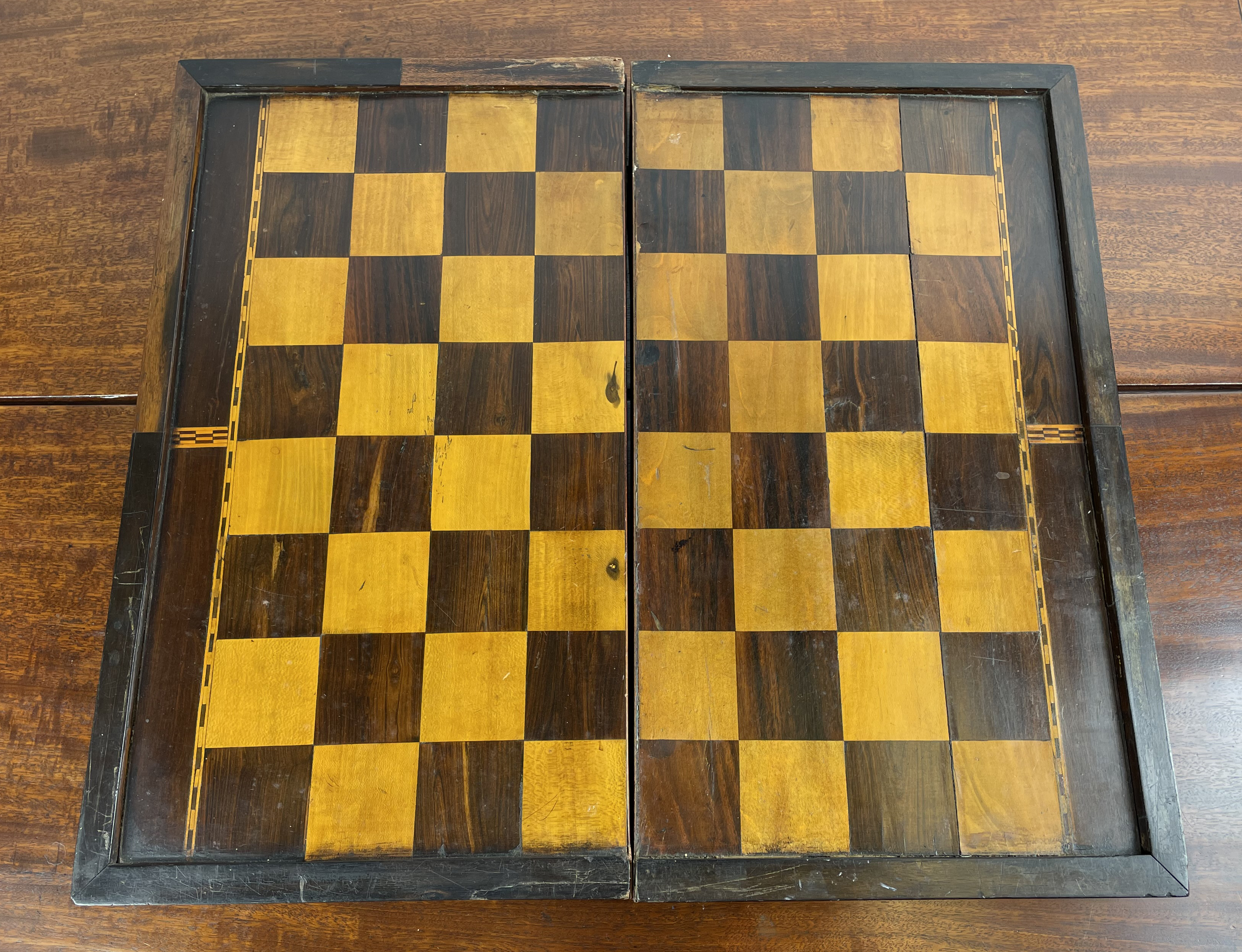 FOLDING CHESSBOARD AND BACKGAMMON BOX, rosewood and satinwood with marquetry inlay having - Image 24 of 32