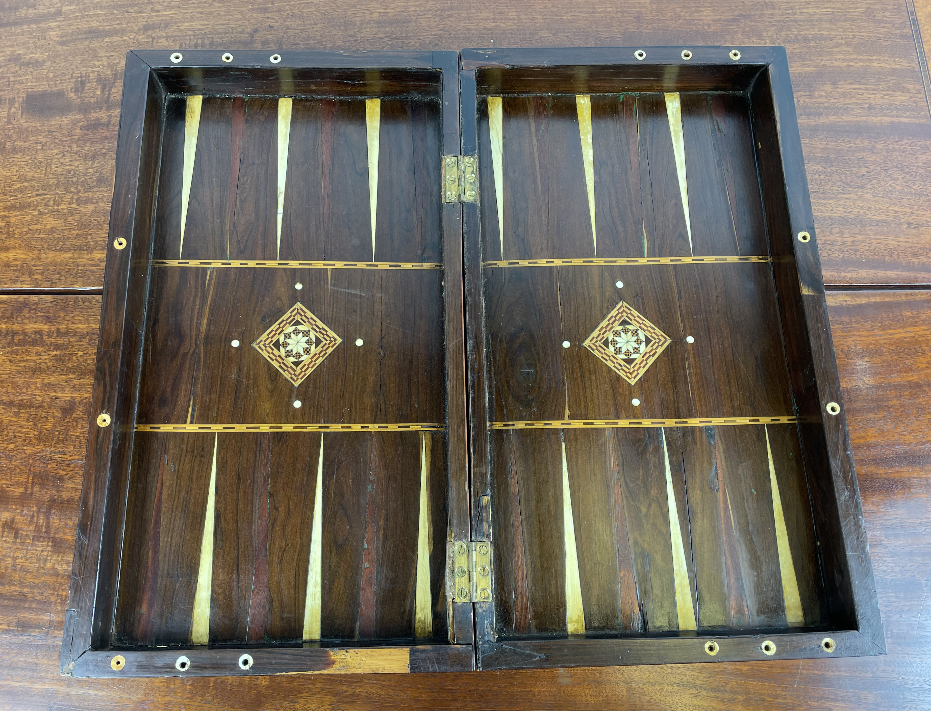 FOLDING CHESSBOARD AND BACKGAMMON BOX, rosewood and satinwood with marquetry inlay having - Image 15 of 32