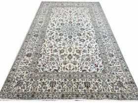 FINE PERSIAN KASHAN CARPET, 320cm x 200cm.