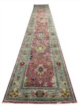 FINE CONTEMPORARY SULTANABAD RUNNER, 492cm x 77cm.