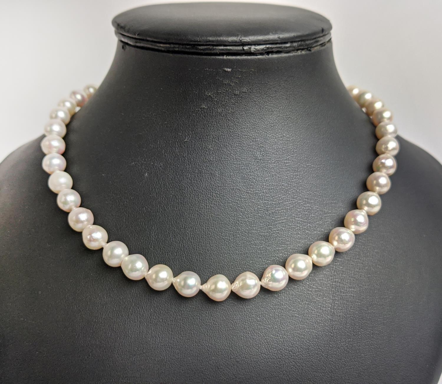 CULTURED PEARL SINGLE STRAND NECKLACE, each pearl of round irregular form, 8mm diam approx, 14ct - Image 2 of 5