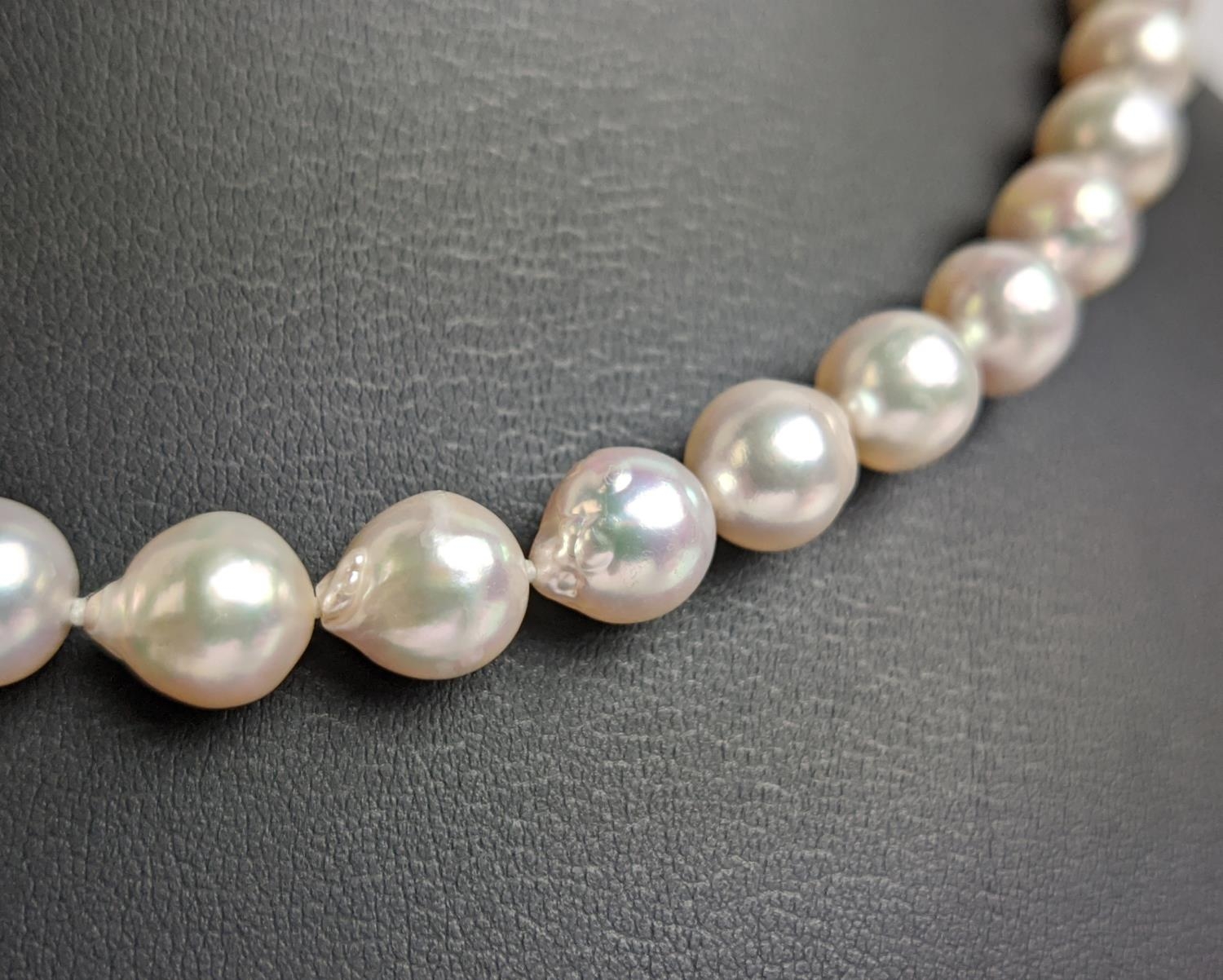 CULTURED PEARL SINGLE STRAND NECKLACE, each pearl of round irregular form, 8mm diam approx, 14ct - Image 3 of 5