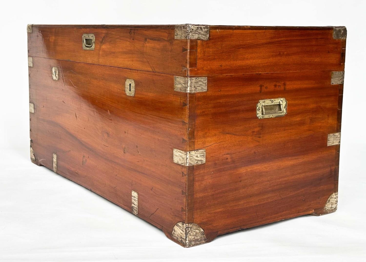 TRUNK, 19th century Chinese export camphorwood and brass bound with rising lid and recessed carrying - Image 10 of 11