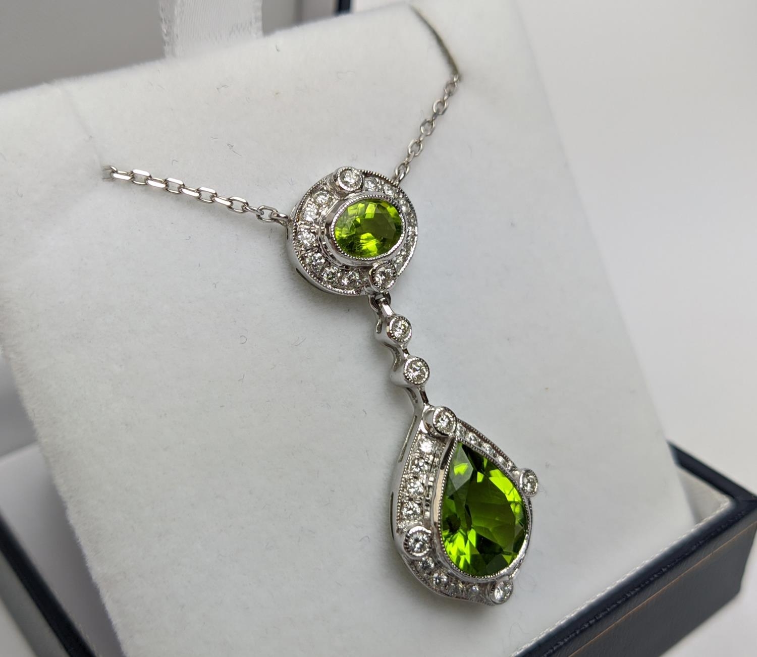 AN 18CT WHITE GOLD PERIDOT AND DIAMOND SET PENDANT NECKLACE, the pear shaped drop pendant surrounded - Image 3 of 10