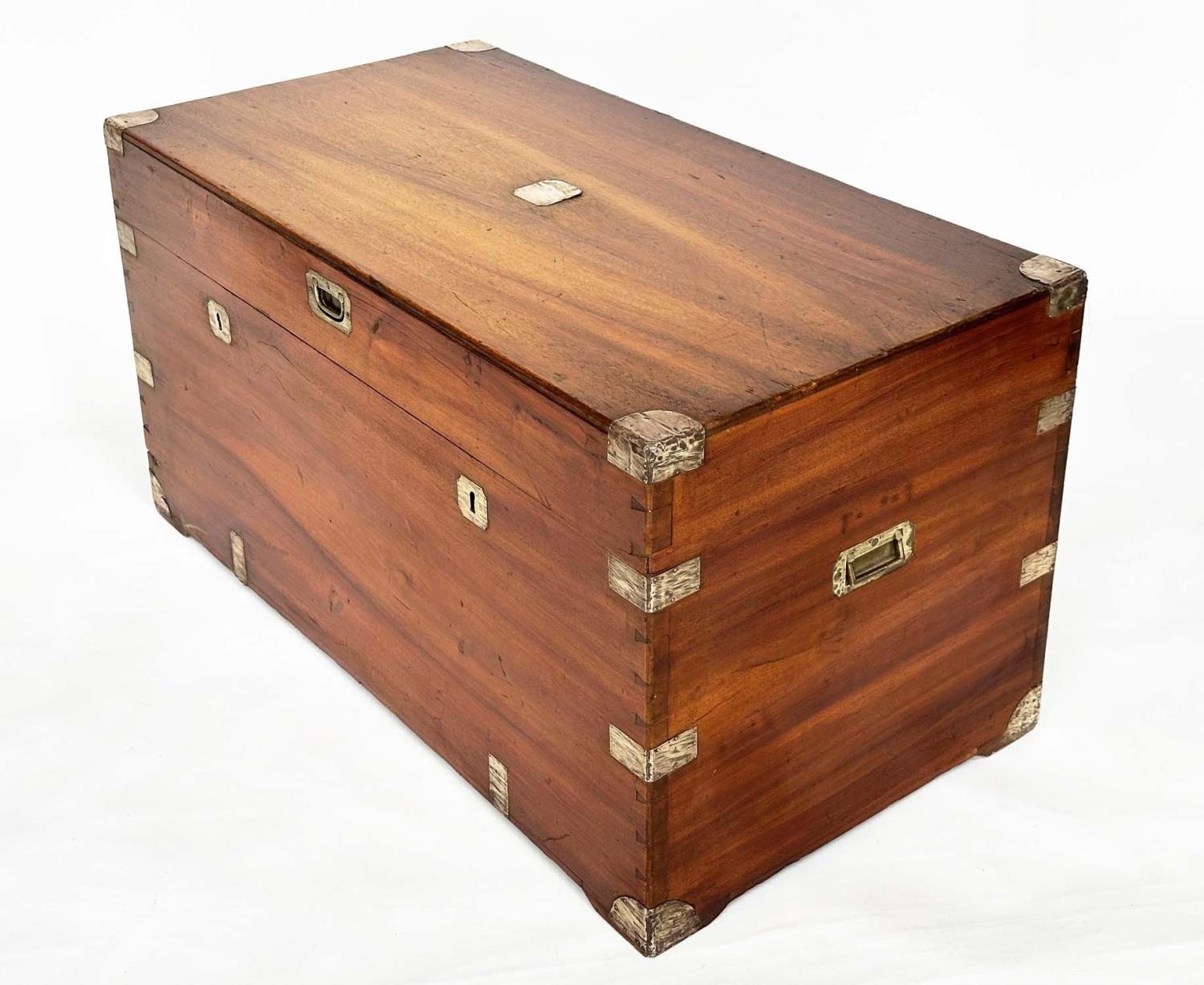 TRUNK, 19th century Chinese export camphorwood and brass bound with rising lid and recessed carrying - Image 9 of 11