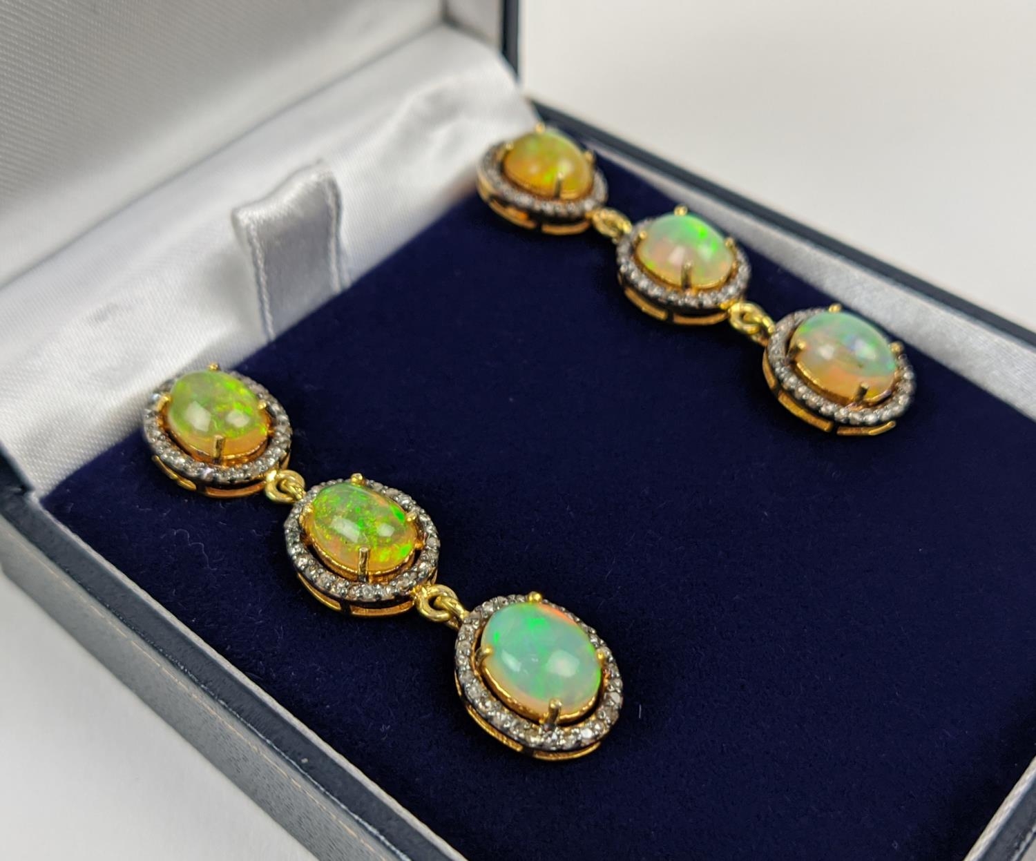 A PAIR OF SILVER-GILT OPAL AND DIAMOND SET PENDANT EARRINGS, of triple sectioned droplet form, - Bild 2 aus 7