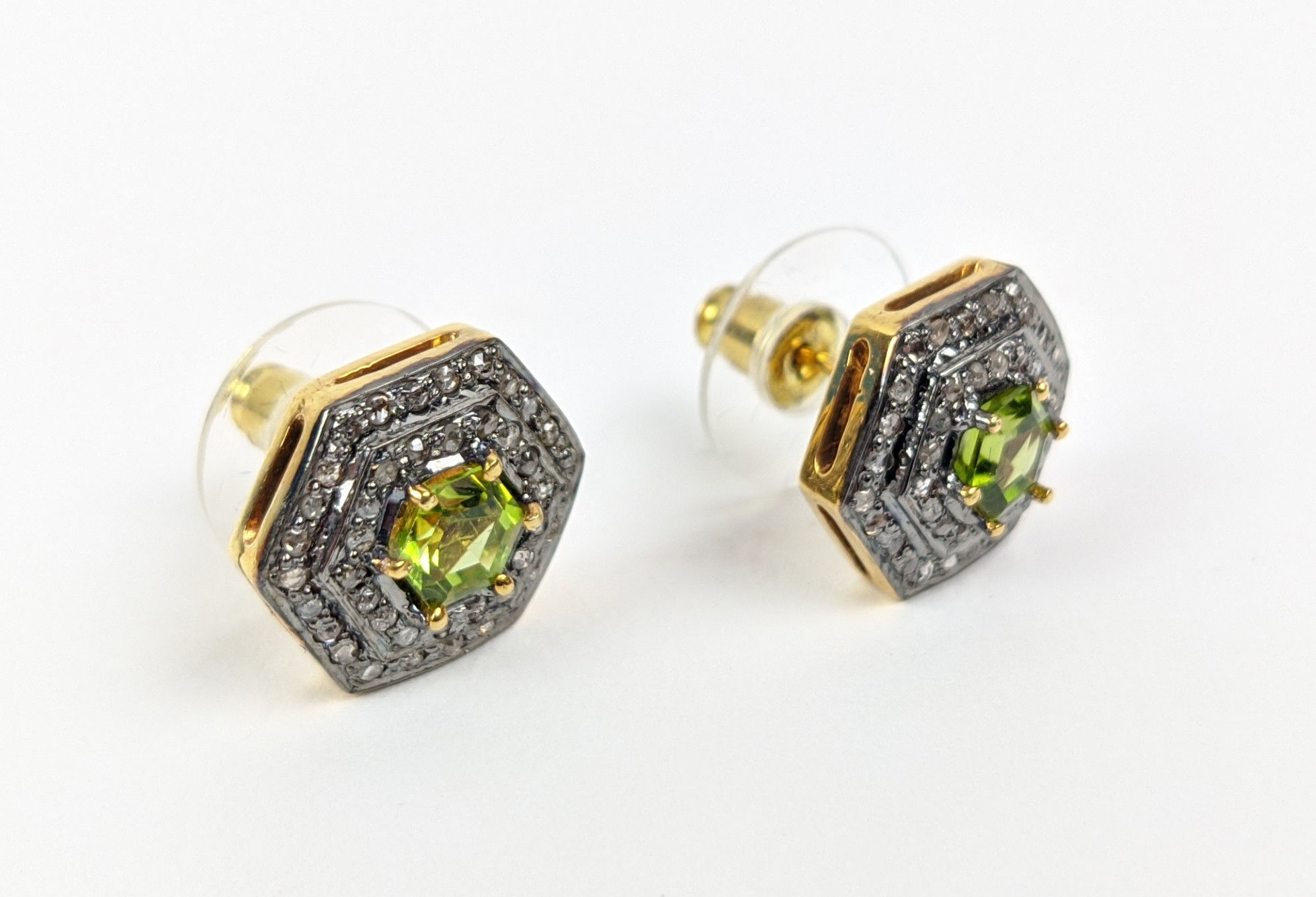 A PAIR OF STUD EARRINGS, silver gilt, hexagonal form, each set with a single peridot, surrounded - Image 7 of 10