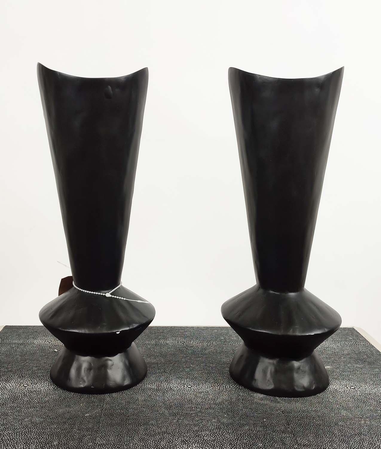 JULIAN CHICHESTER TENAVA VASES, a pair, faux black gesso finish, decorative, not water tight, 36cm H - Bild 2 aus 5