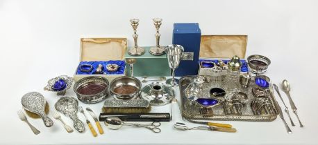 A COLLECTION OF ASSORTED SILVER AND PLATED WARE, including brush set, coasters, toast racks, serving