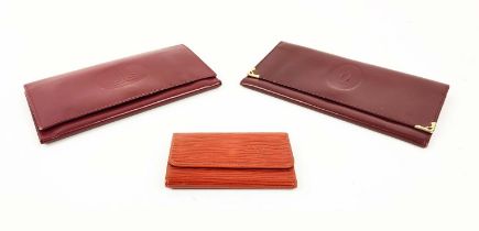 CARTIER VINTAGE WALLET, iconic burgundy leather with embossed logo, golden finish metal corners 19cm