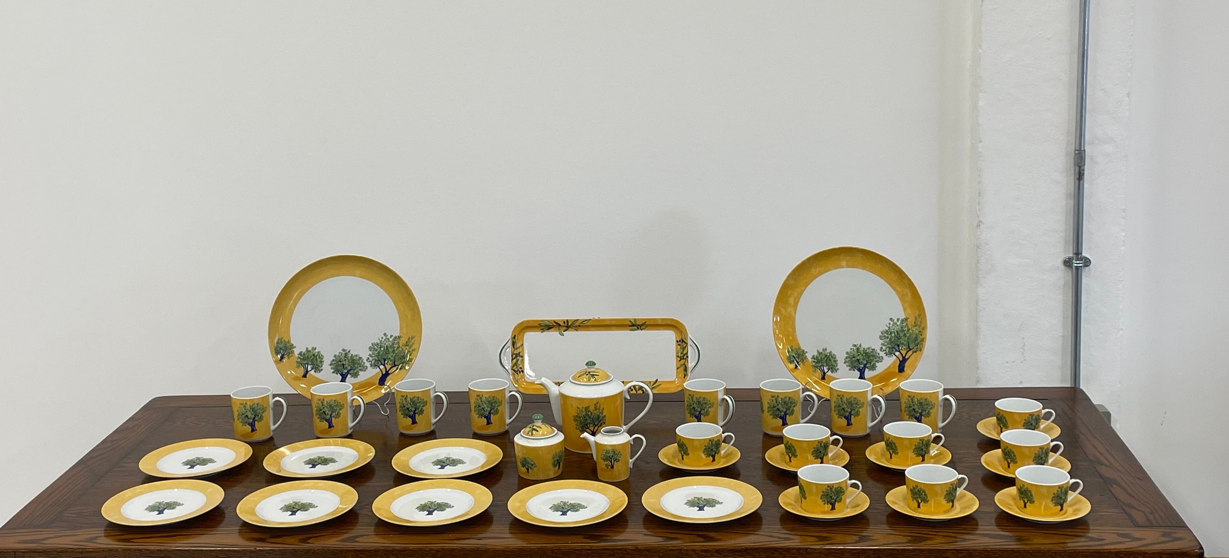 GUY DEGRENNE 'OULIVEIRO' EIGHT PLACE TEA SERVICE, including eight cups and saucers, eight mugs, - Image 10 of 10