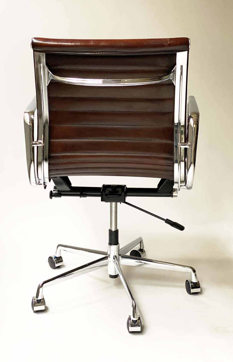 REVOLVING DESK CHAIR, Charles and Ray Eames inspired, with ribbed natural tan leather upholstered - Image 7 of 10