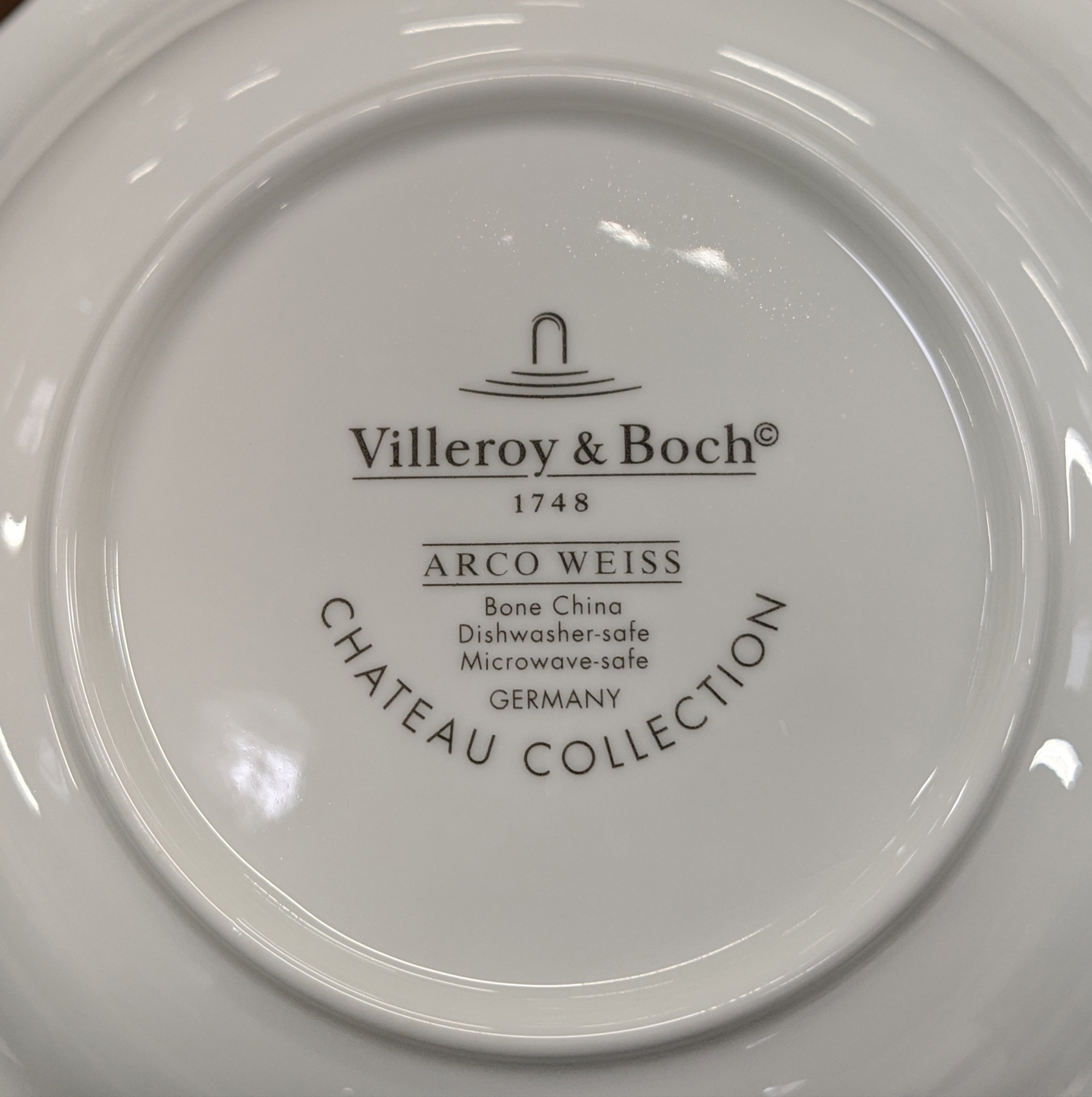 VILLEROY AND BOCH ARCO WEISS DINNER SERVICE, eight place setting comprising, eight dinner plates, - Image 11 of 11