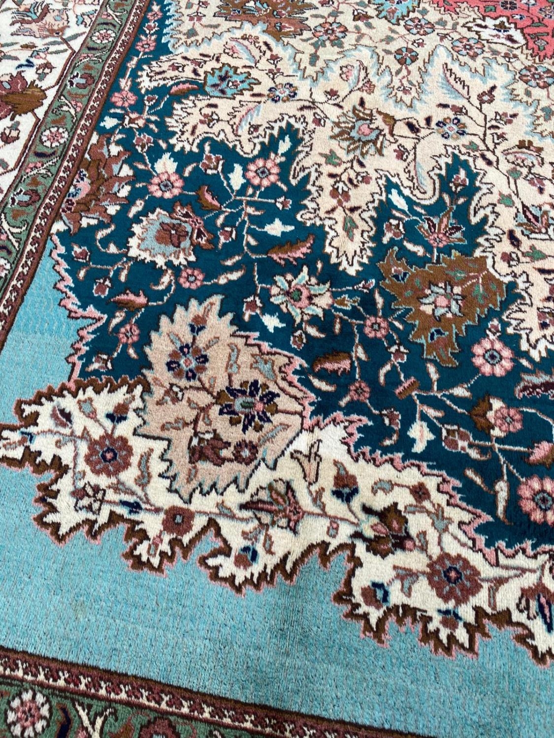 ANTIQUE PERSIAN TABRIZ CARPET, 405cm x 307cm. - Image 5 of 6