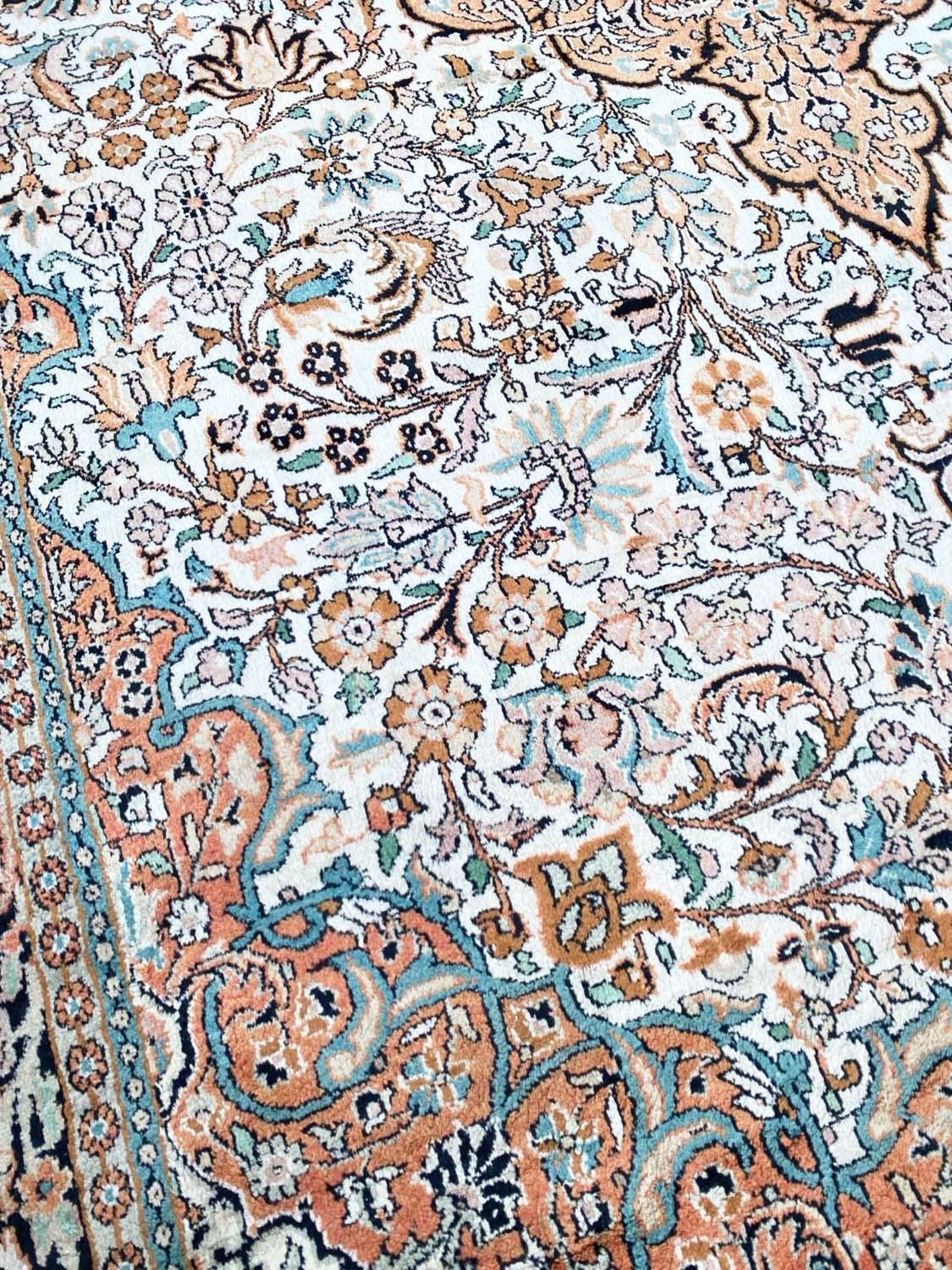 FINE PURE SILK HEREKE DESIGN CARPET, 280cm x 190cm. - Image 5 of 5