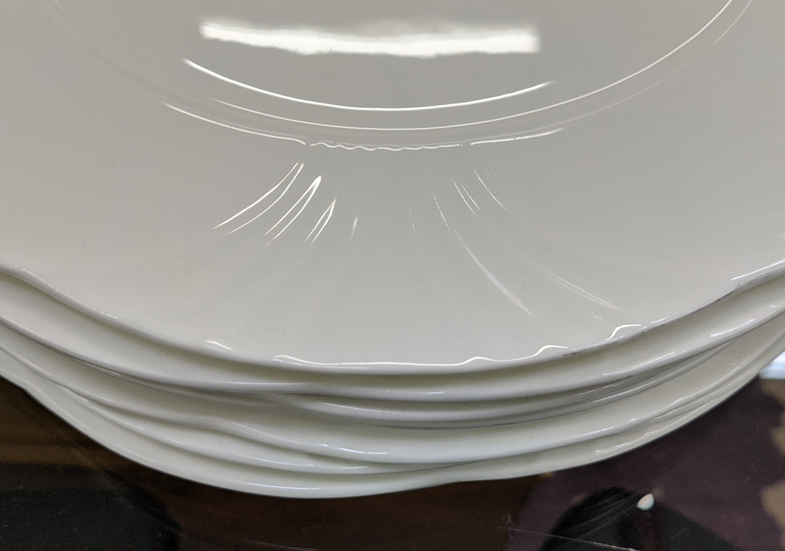 VILLEROY AND BOCH ARCO WEISS DINNER SERVICE, eight place setting comprising, eight dinner plates, - Image 9 of 11