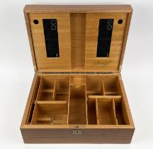 DAVIDOFF HUMIDOR, 'Grande Reserve et Cognac’ 51cm L x 38cm W x 18cm H.