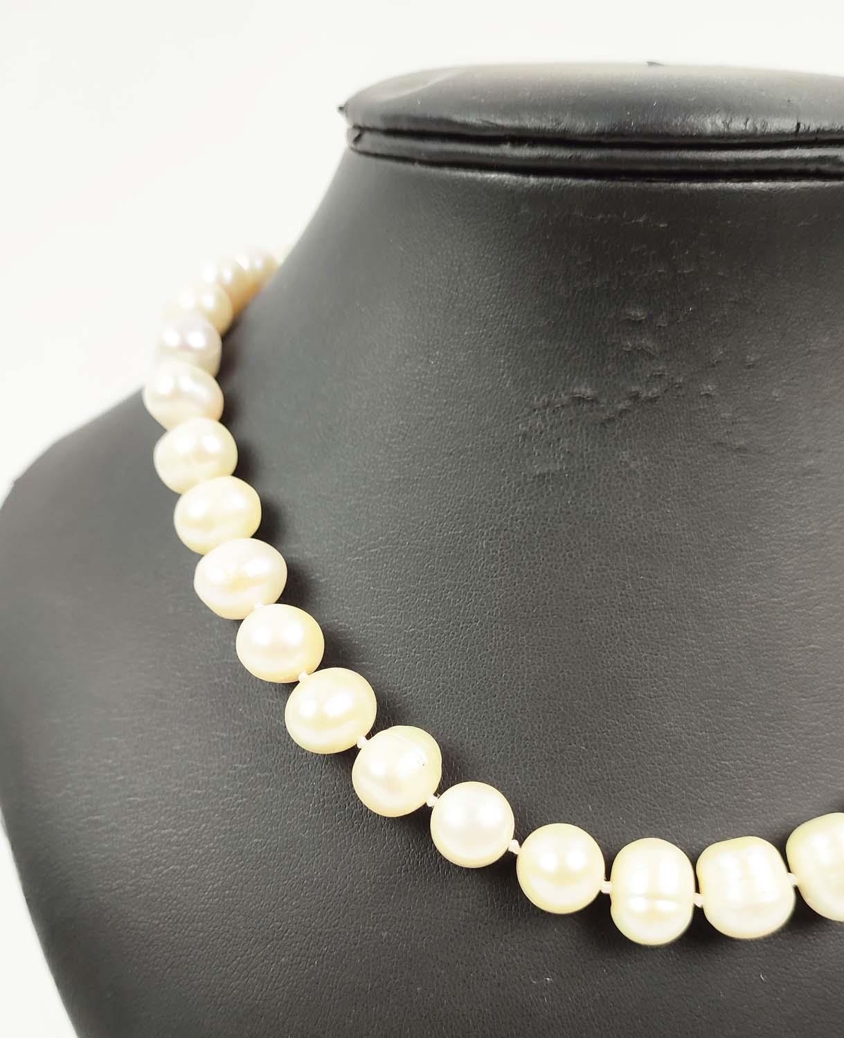 COLLECTION OF JEWELLERY, comprising a single strand cultured pearl necklace, with a 9ct gold lobster - Image 11 of 12