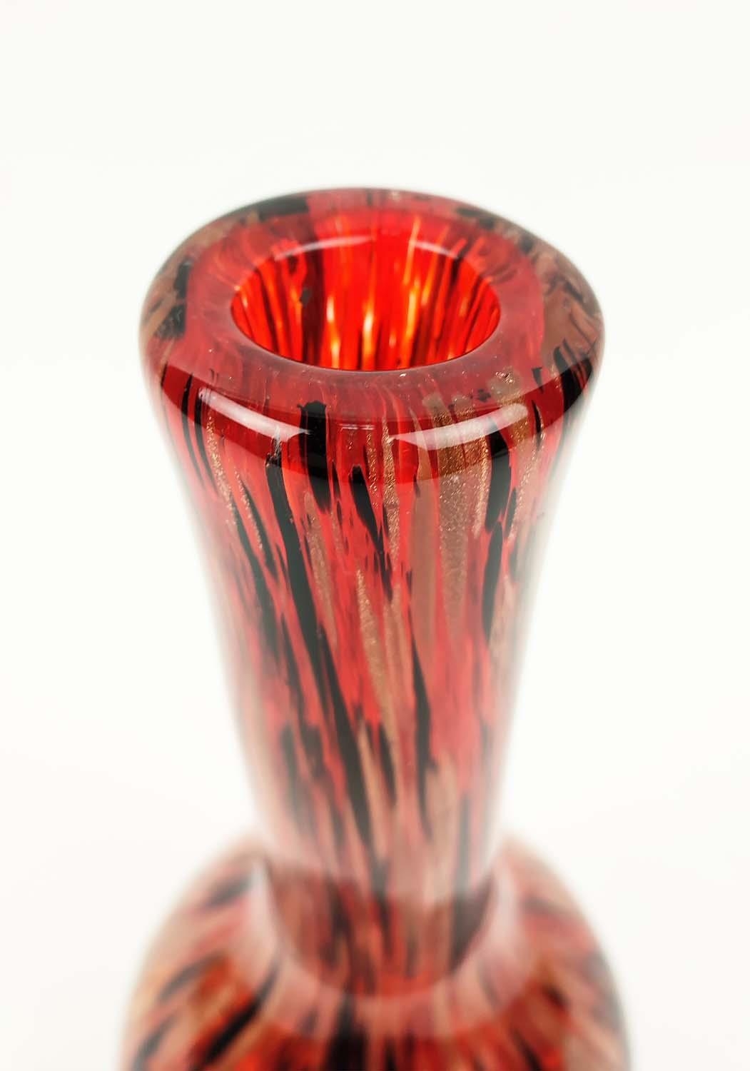 A MURANO STYLE GLASS VASE, of bottle form, red ground with black and gold coloured streaks, 31cm - Image 6 of 6