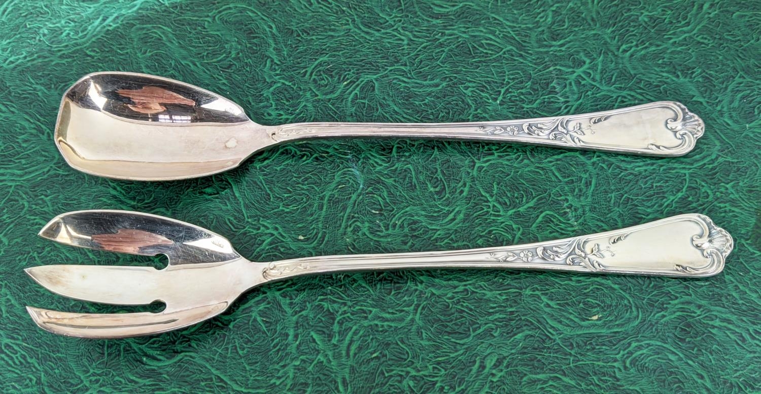 A CANTEEN OF CUTLERY, silver plated, comprising twelve place settings, green case plus carving - Image 9 of 12