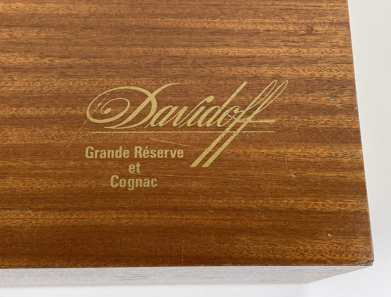 DAVIDOFF HUMIDOR, 'Grande Reserve et Cognac’ 51cm L x 38cm W x 18cm H. - Image 6 of 8