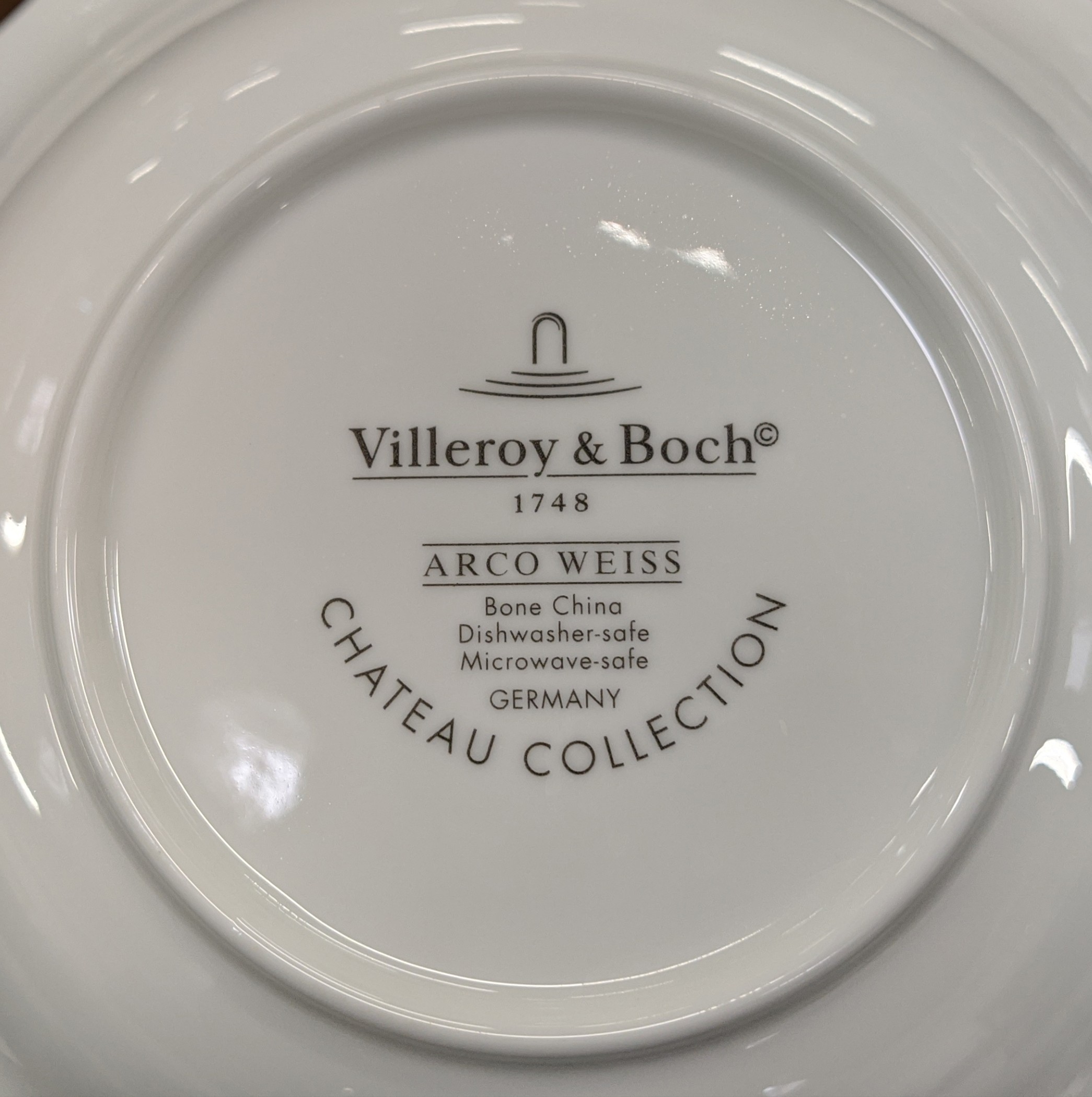 VILLEROY AND BOCH ARCO WEISS DINNER SERVICE, eight place setting comprising, eight dinner plates, - Image 10 of 11