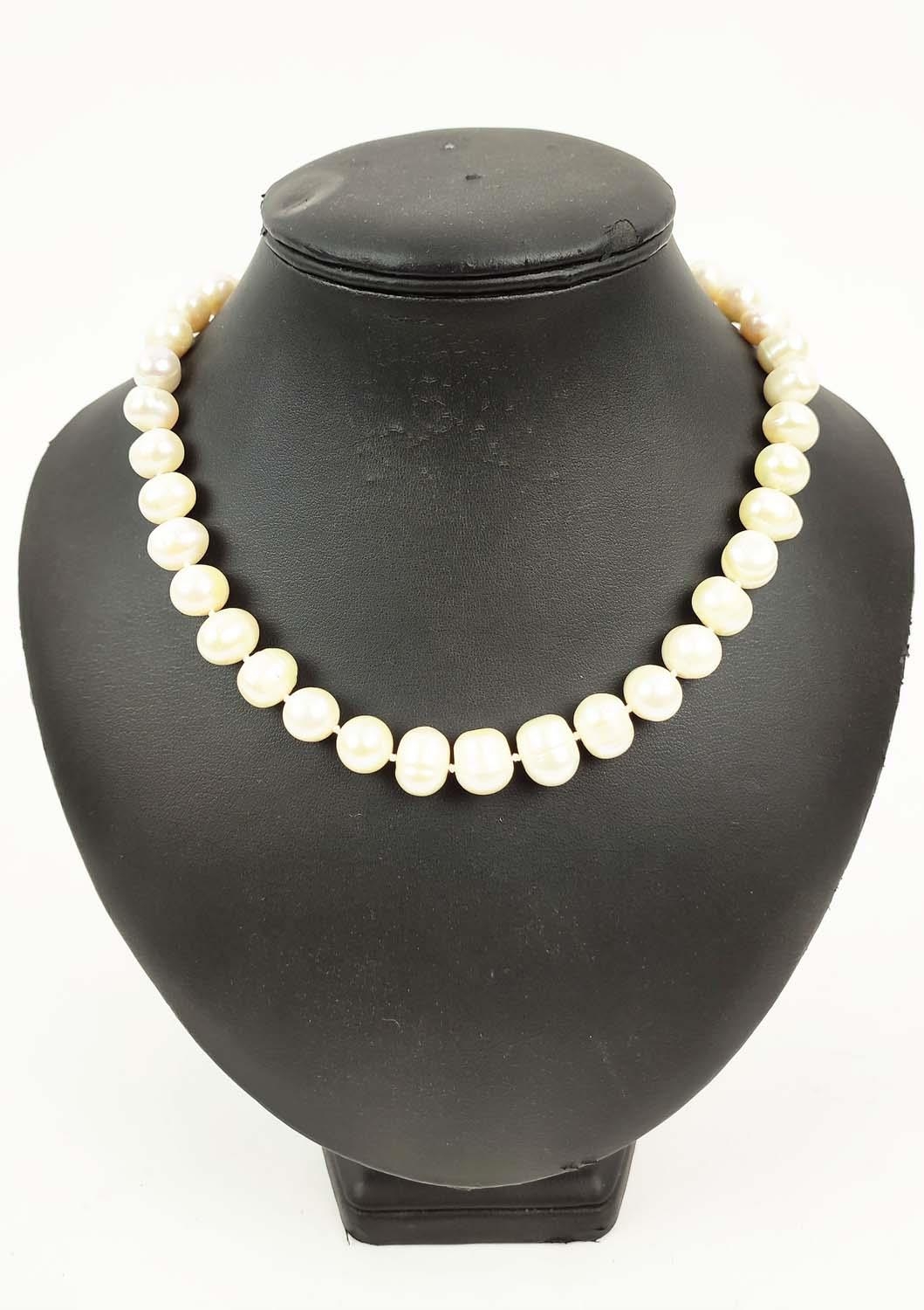 COLLECTION OF JEWELLERY, comprising a single strand cultured pearl necklace, with a 9ct gold lobster - Image 10 of 12