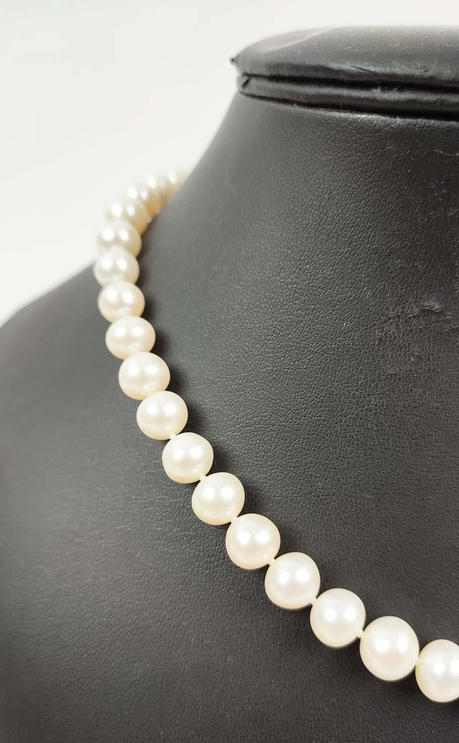 COLLECTION OF JEWELLERY, comprising a single strand cultured pearl necklace, with a 9ct gold lobster - Image 4 of 12