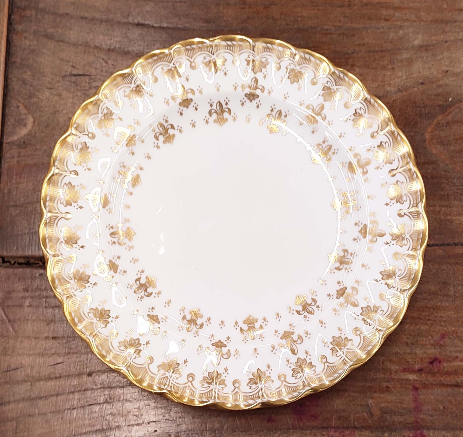SPODE DINNER SERVICE, Fleur-De-Lys gilt fine bone China, comprising ten dinner plates, ten side - Image 5 of 10