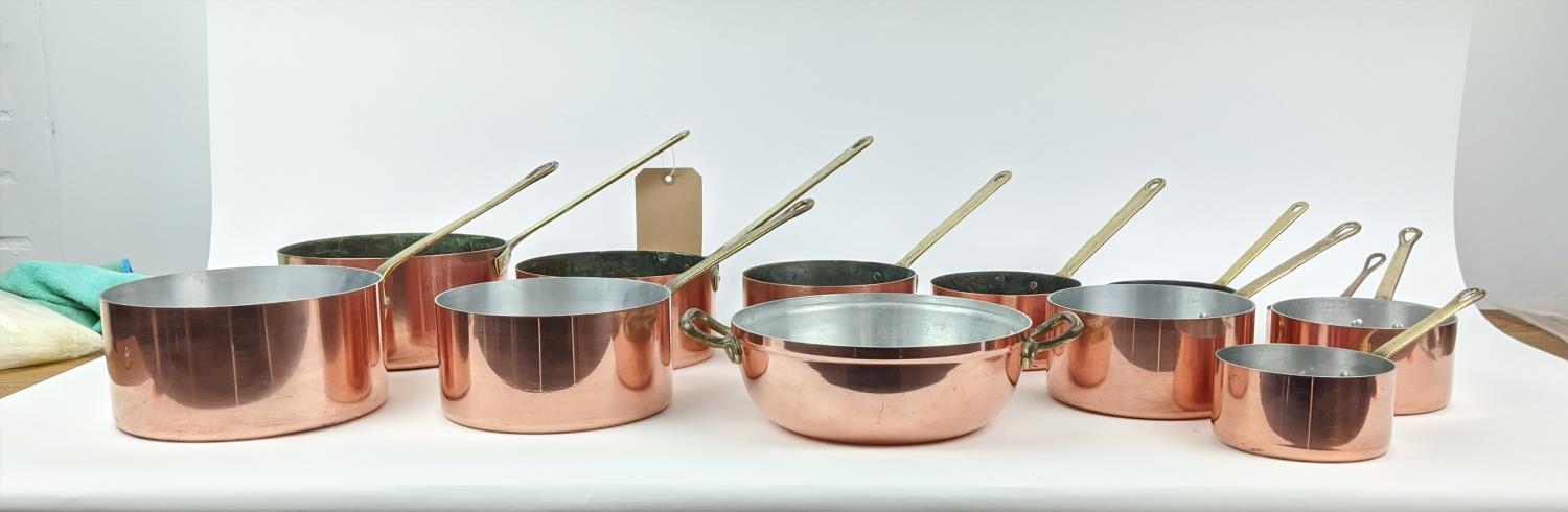 BATTERIE DE CUISINE, a graduated set of twelve, copper pans, with brass handles. (12) - Image 2 of 8