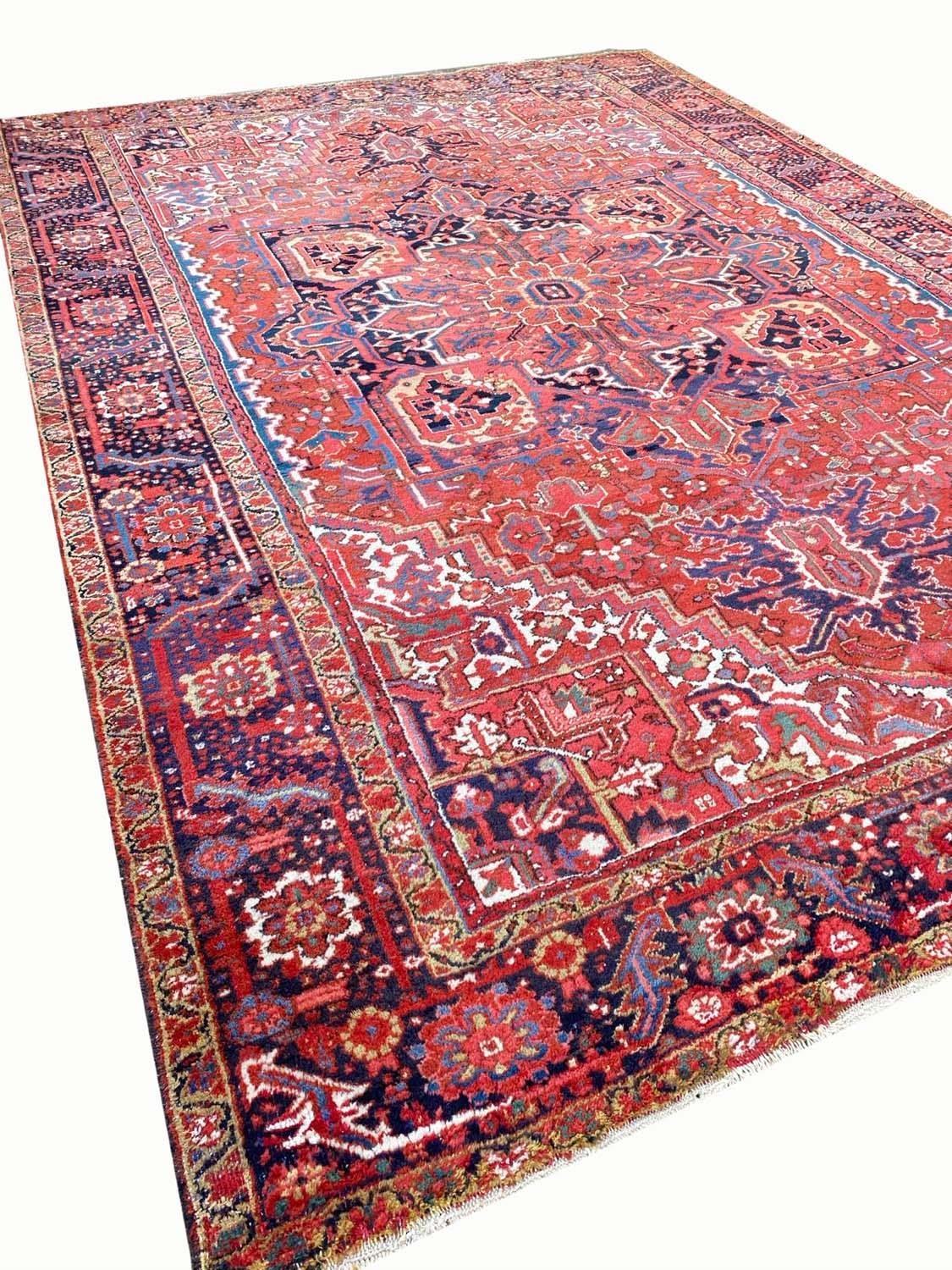 ANTIQUE PERSIAN HERIZ CARPET, 410cm x 299cm. - Image 7 of 7