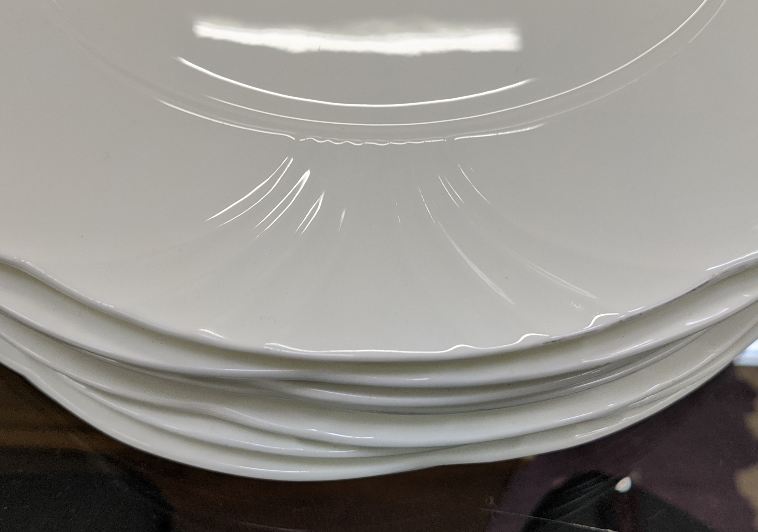 VILLEROY AND BOCH ARCO WEISS DINNER SERVICE, eight place setting comprising, eight dinner plates, - Image 8 of 11