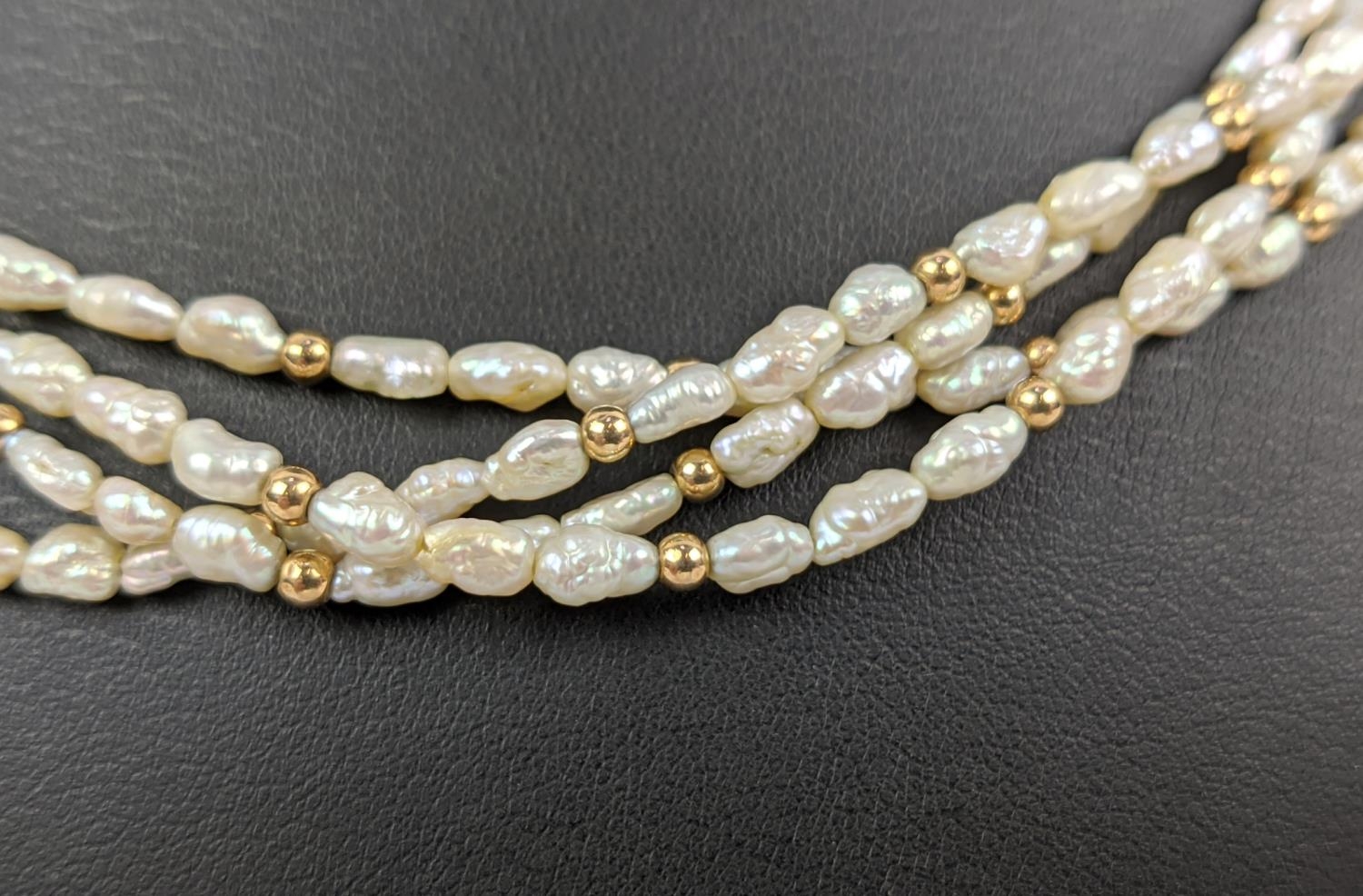 A FOUR STRAND RICE PEARL NECKLACE, with a gold ball clasp, a 9ct gold gatelink bracelet, etc - Image 3 of 12