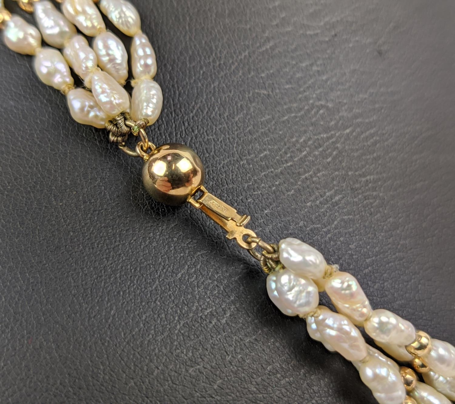 A FOUR STRAND RICE PEARL NECKLACE, with a gold ball clasp, a 9ct gold gatelink bracelet, etc - Image 5 of 12