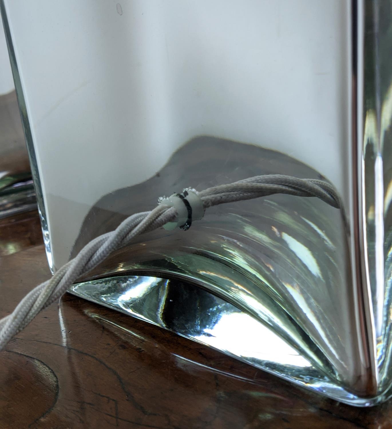 TABLE LAMPS, a pair, of oversized proportions, polished metal finish and mirrored base, each base - Image 6 of 7