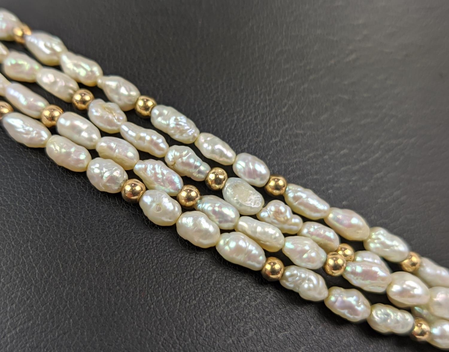 A FOUR STRAND RICE PEARL NECKLACE, with a gold ball clasp, a 9ct gold gatelink bracelet, etc - Image 4 of 12