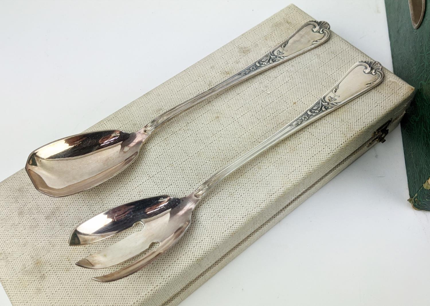 A CANTEEN OF CUTLERY, silver plated, comprising twelve place settings, green case plus carving - Image 4 of 12