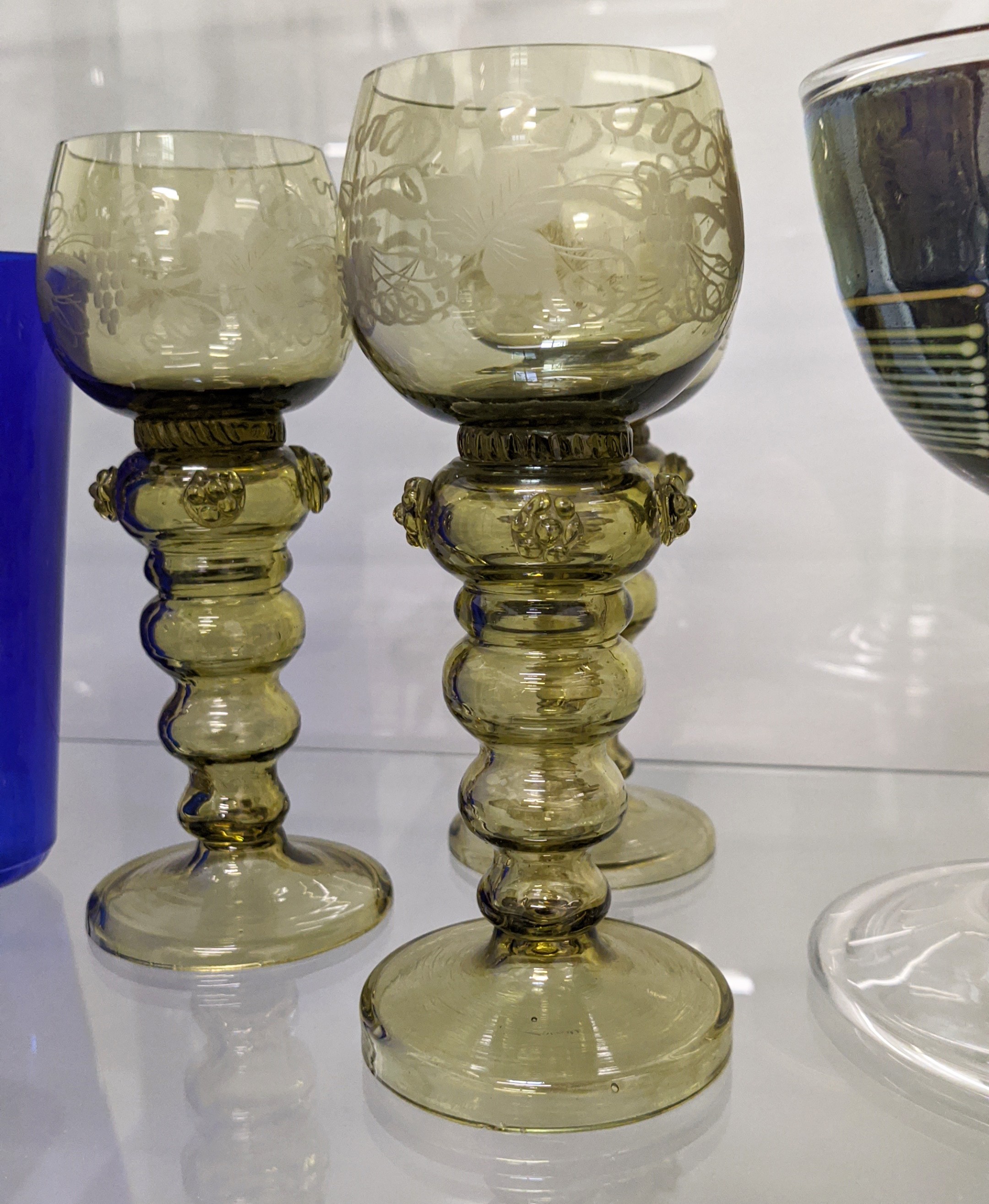 ALVAR AALTO LITTALA BLUE GLASS VASE, three Roemer rhine etched olive green wine glasses, thee - Bild 7 aus 7