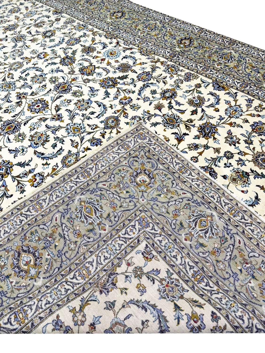 FINE PERSIAN ISFAHAN DESIGN CARPET, 380cm x 290cm. - Image 5 of 5