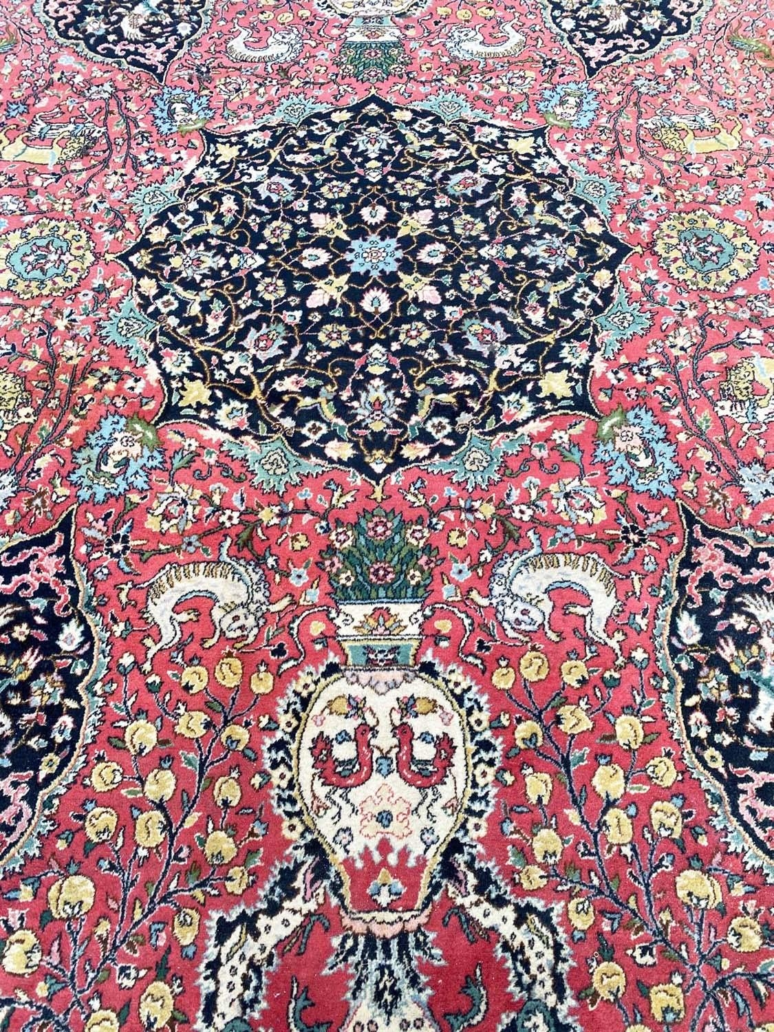 VINTAGE PERSIAN SAFAVID HUNTING DESIGN CARPET, 410cm x 310cm. - Image 5 of 7