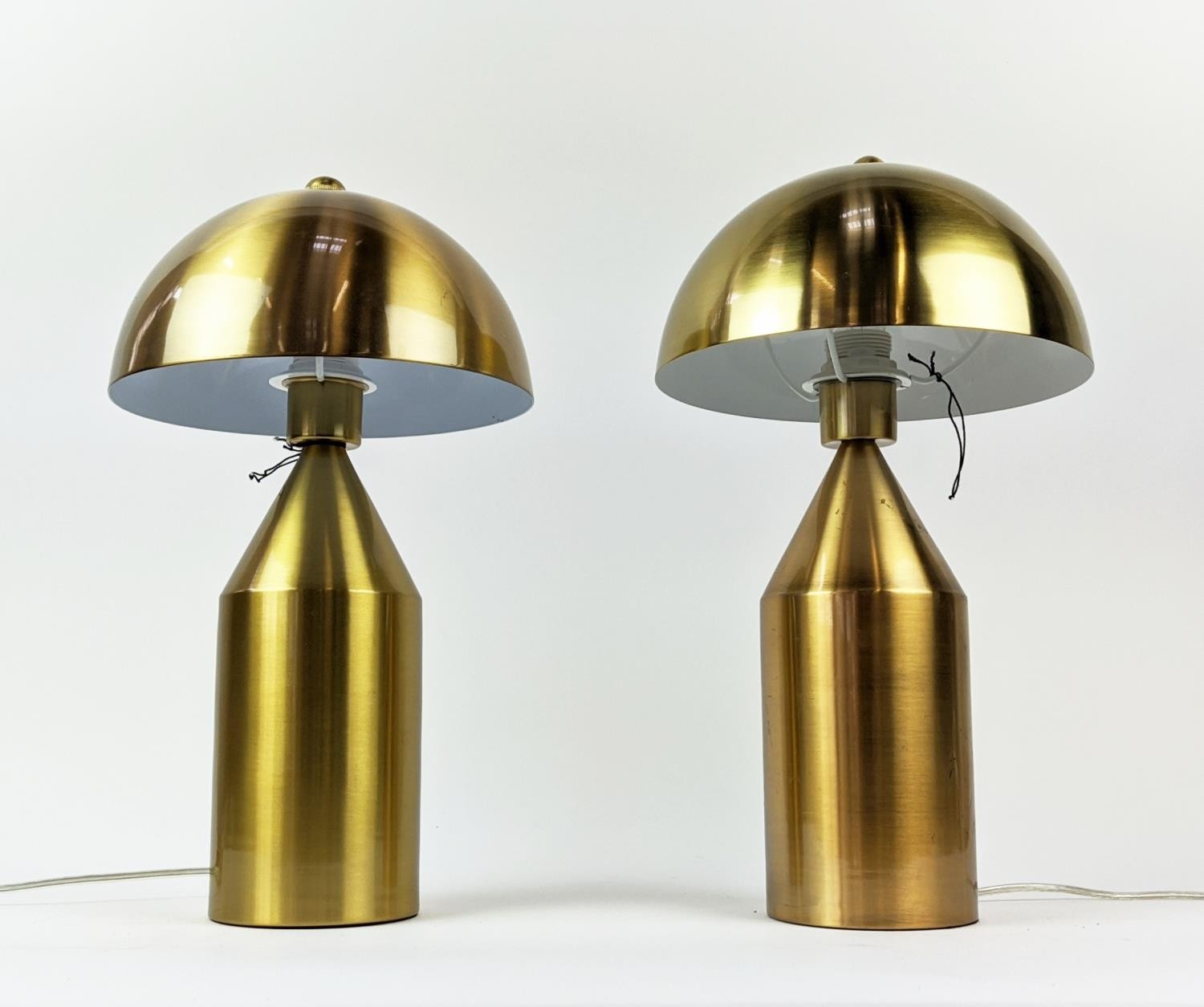 VICO MAGISTRETTI STYLE TABLE LAMPS, a pair, gilt metal, 44cm H approx. (2) - Bild 2 aus 6