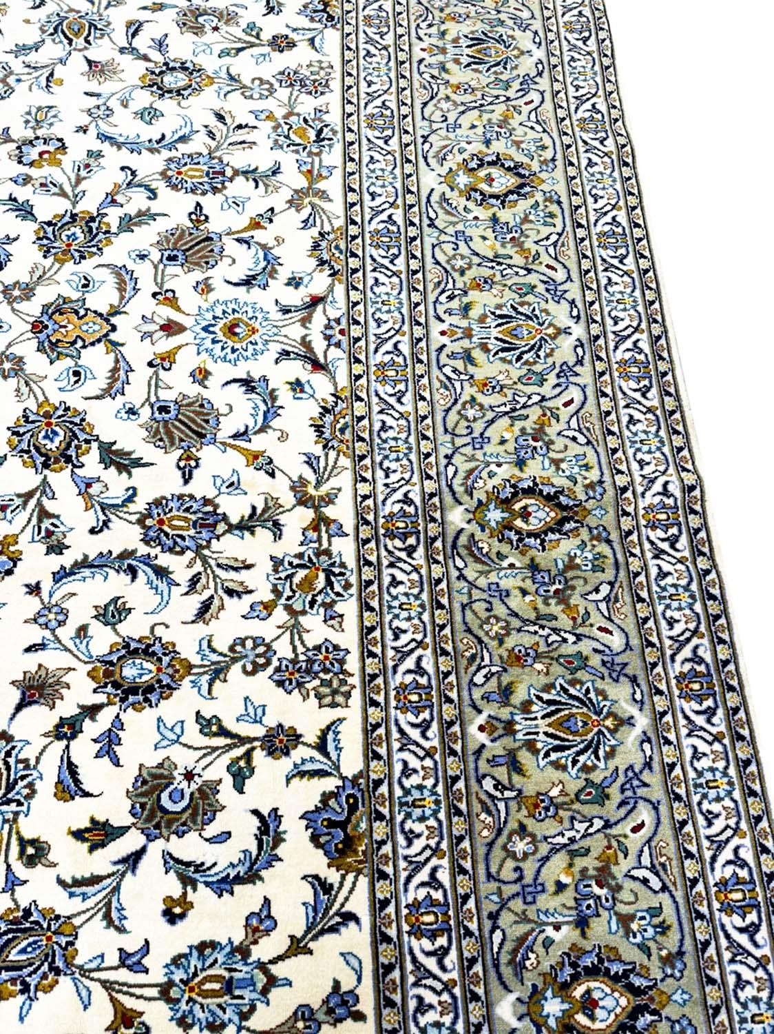 FINE PERSIAN ISFAHAN DESIGN CARPET, 380cm x 290cm. - Image 2 of 5