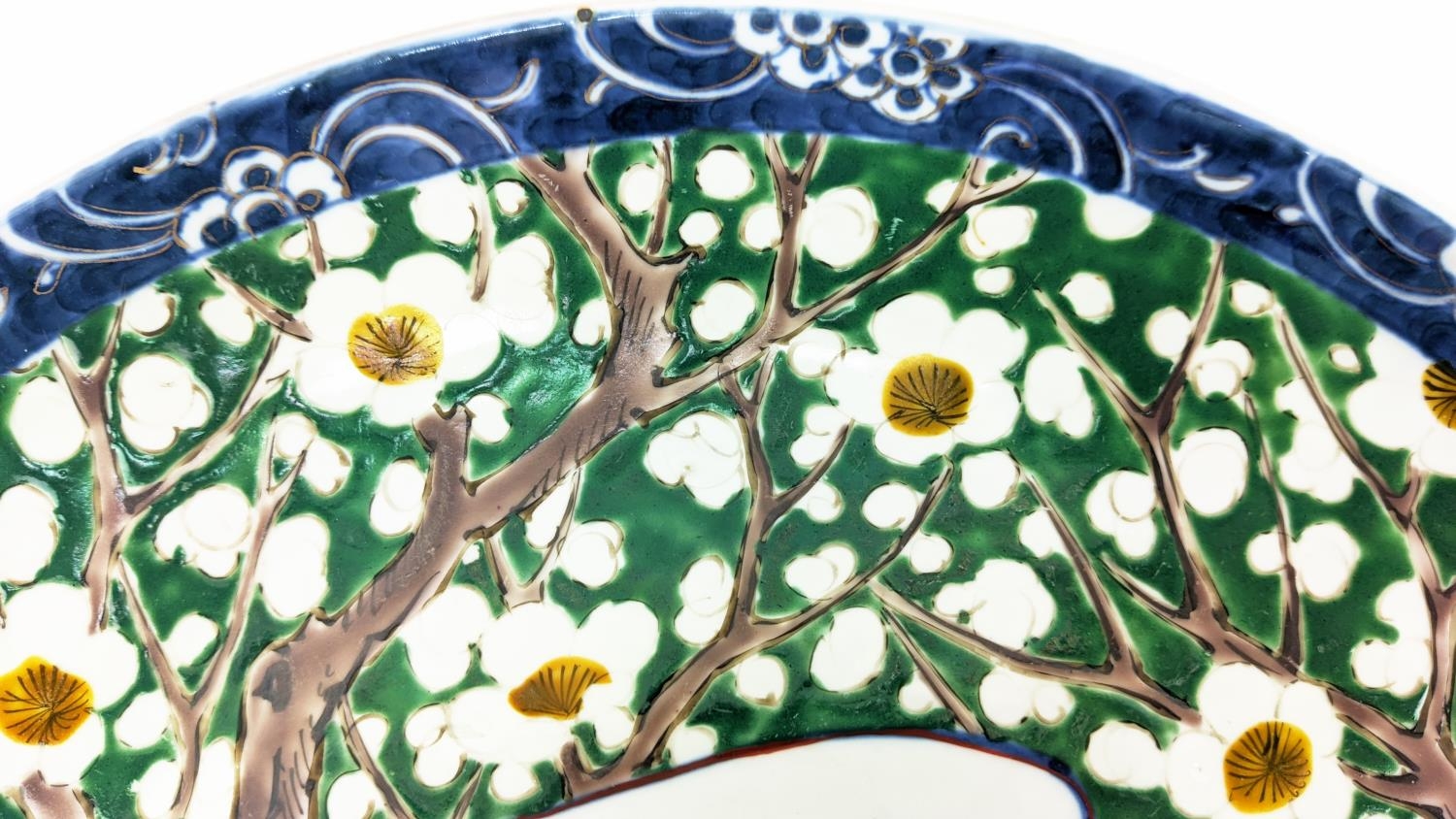 CHARGER, Japanese Imari hand painted ceramic, 36cm W. - Bild 7 aus 8
