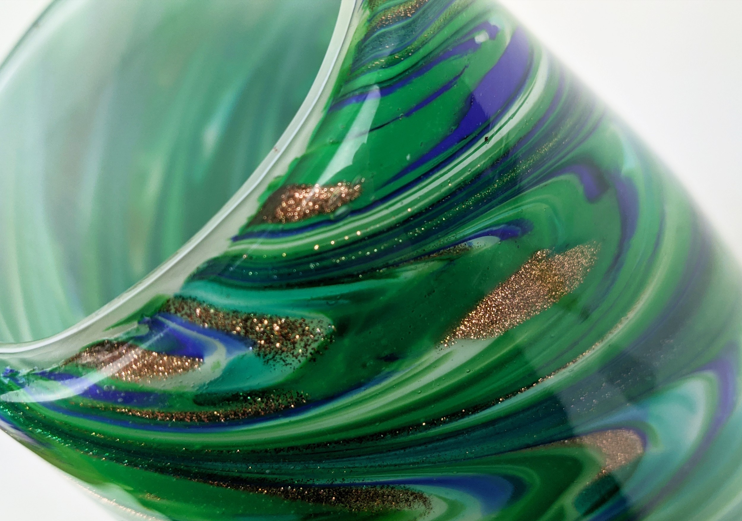 A MURANO GLASS VASE, of ovoid form, with a green, white and blue swirling pattern, gold flecks, 40cm - Bild 6 aus 7