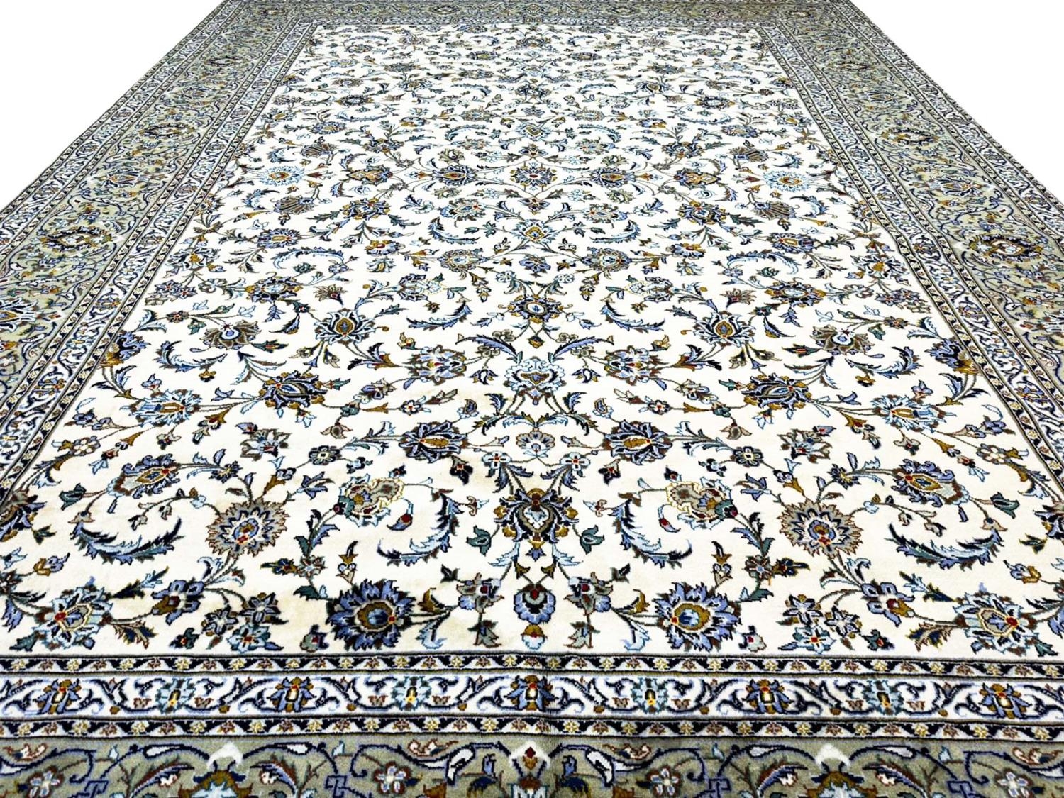 FINE PERSIAN ISFAHAN DESIGN CARPET, 380cm x 290cm. - Image 4 of 5