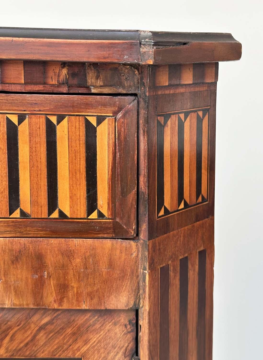 DUTCH SIDE CABINET, early 19th century kingwood with ebony and satinwood parquetry inlay and gilt - Bild 5 aus 20